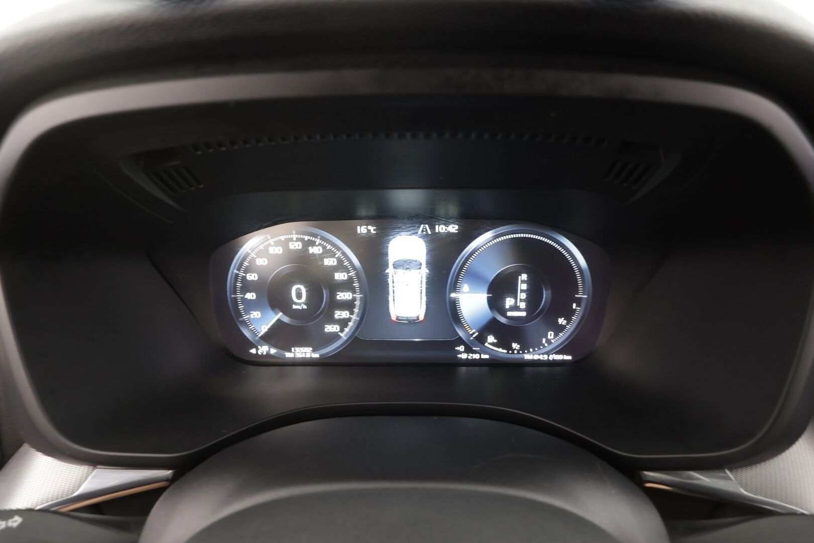 Volvo XC60 2018 T8 AWD R-Design aut - | ACC | Webasto | Ilma-alusta | Panorama | Muistipenkki | Full-LED | Navi | BLIS | Sporttipenkit | Keyless | Ratinlämmitin | P.Kamera | Suomi-auto | Kahdet renkaat aluvanteilla |