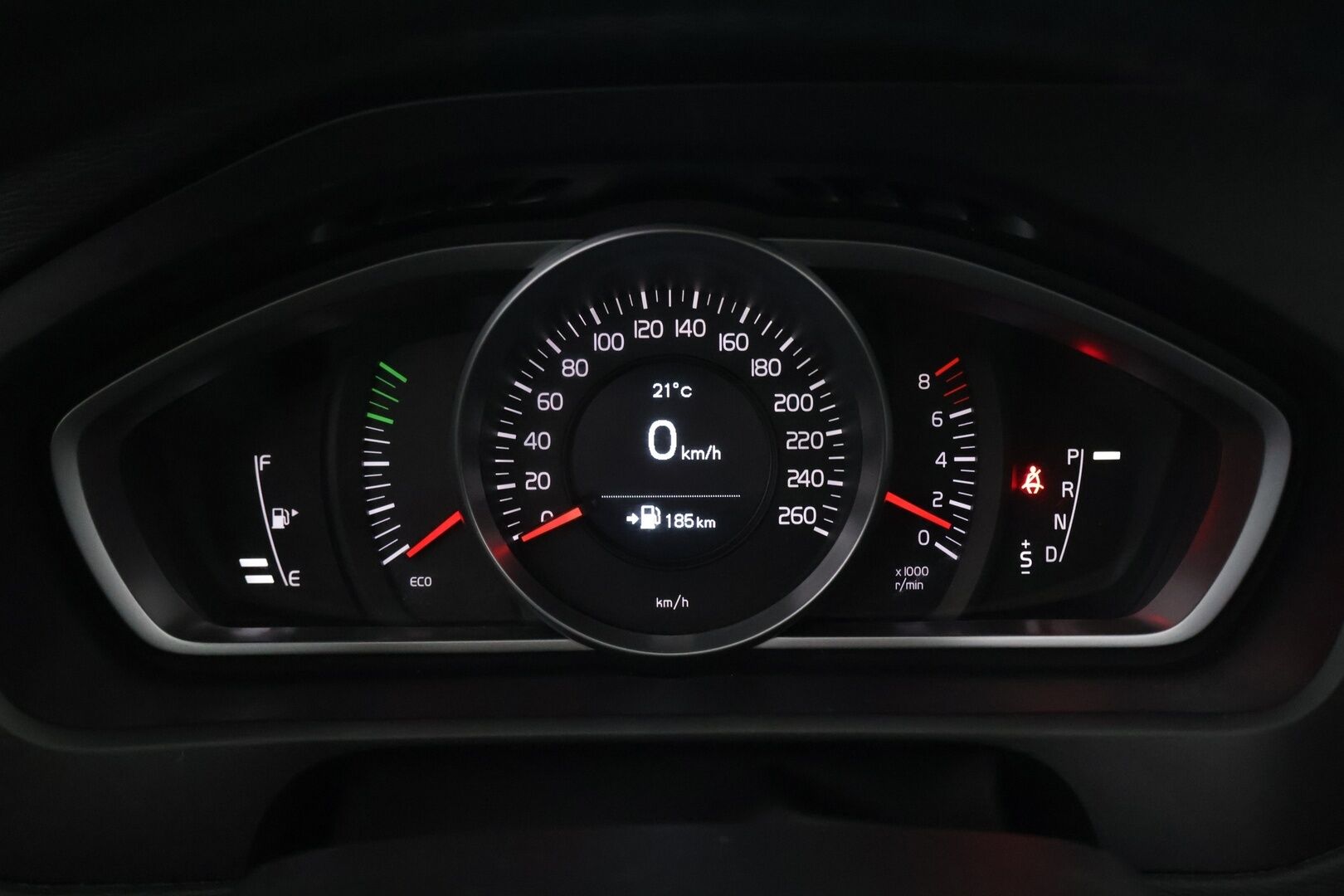 Volvo V40 2018 T2 Business aut - Suomi-Auto | Vakionopeudensäädin | Kahdet renkaat vanteineen | Katsastetttu ja huollettu!