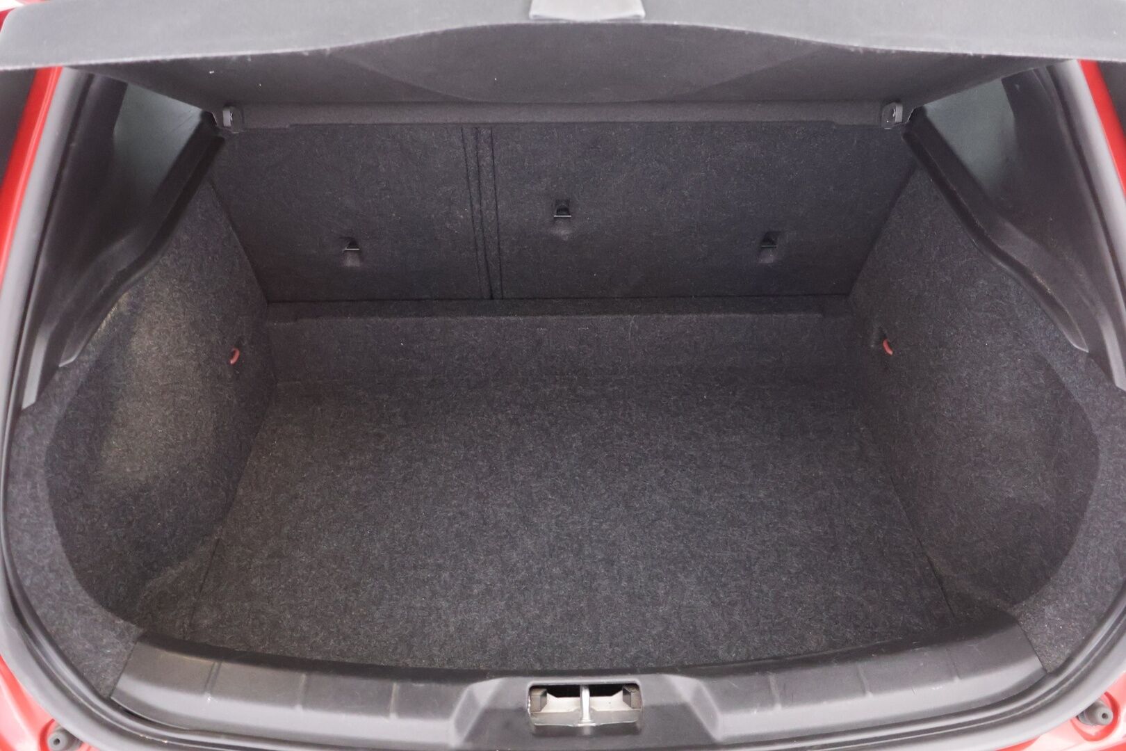 Volvo V40 2018 T2 Business aut - Suomi-Auto | Vakionopeudensäädin | Kahdet renkaat vanteineen | Katsastetttu ja huollettu!