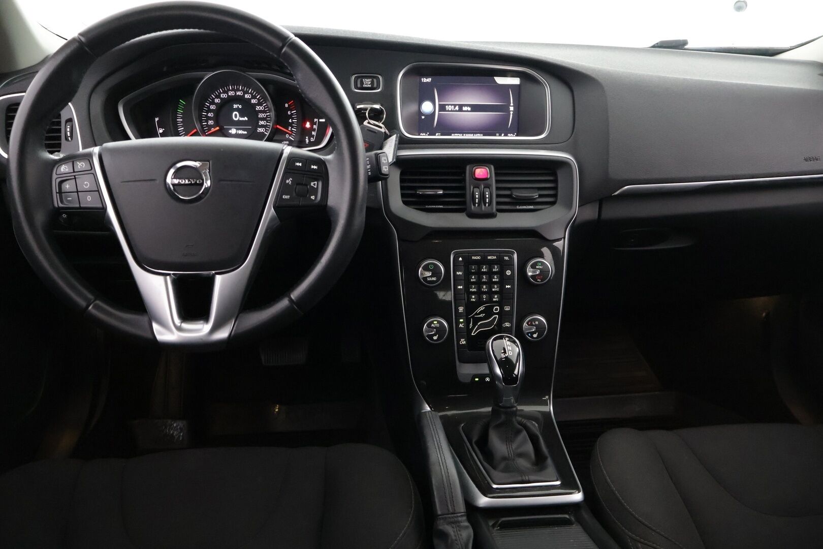 Volvo V40 2018 T2 Business aut - Suomi-Auto | Vakionopeudensäädin | Kahdet renkaat vanteineen | Katsastetttu ja huollettu!