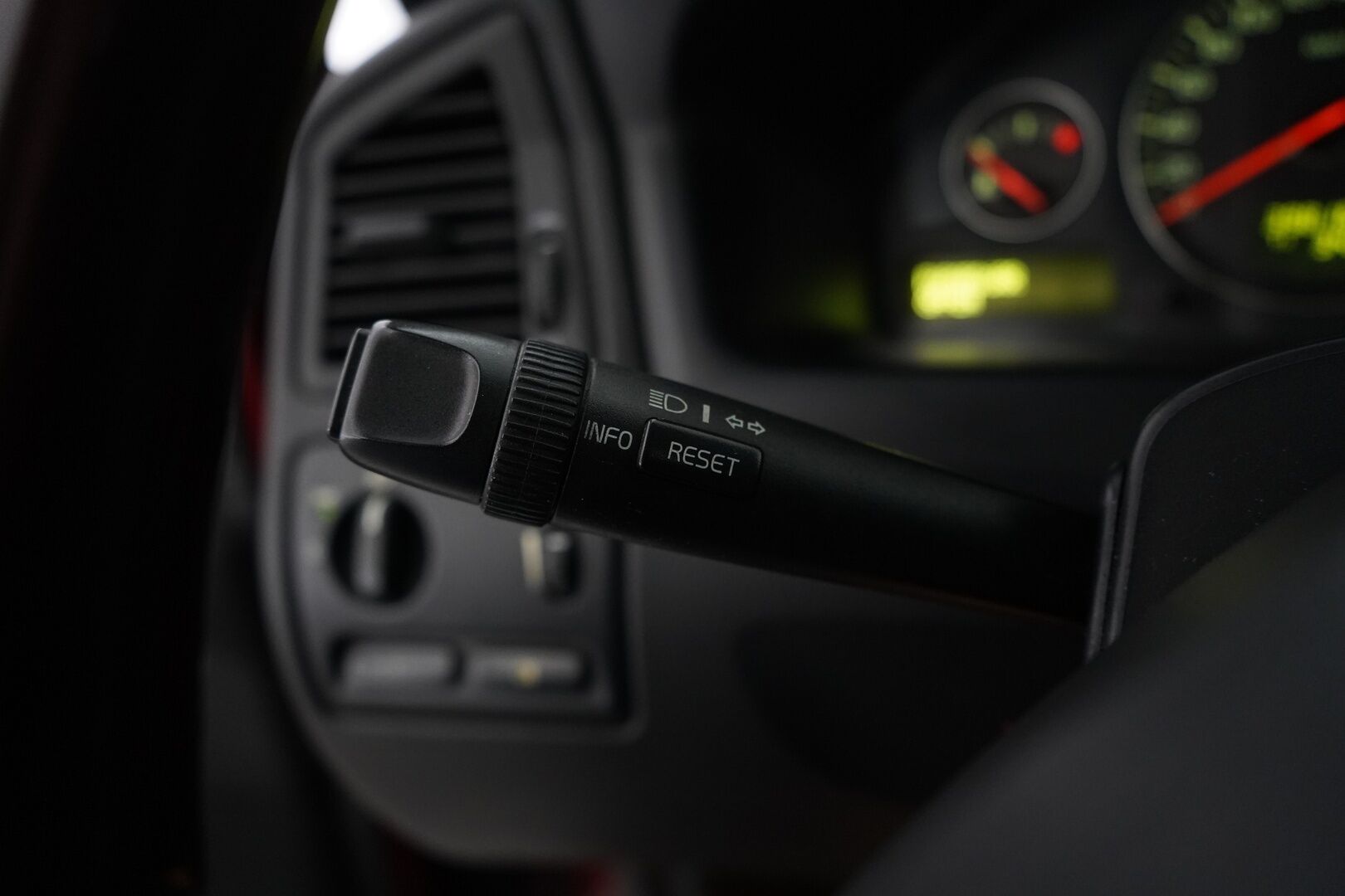 Volvo XC70 2005 2.4D AWD Summum Business * - YritysOutlet - Myydään vain yrityksille * - Koukku / Nahkasisusta / Muistipenkki / Vakkari 