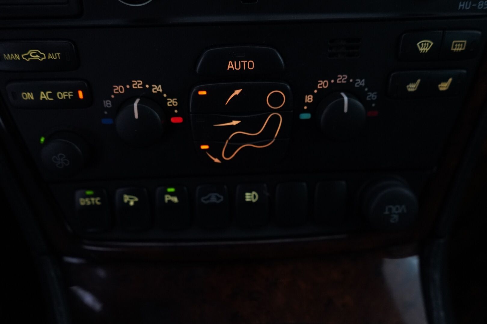 Volvo XC70 2005 2.4D AWD Summum Business * - YritysOutlet - Myydään vain yrityksille * - Koukku / Nahkasisusta / Muistipenkki / Vakkari 