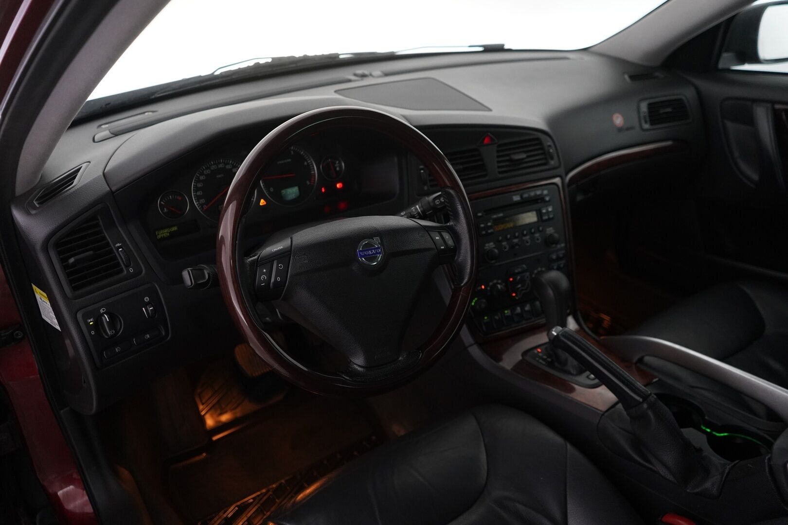 Volvo XC70 2005 2.4D AWD Summum Business * - YritysOutlet - Myydään vain yrityksille * - Koukku / Nahkasisusta / Muistipenkki / Vakkari 