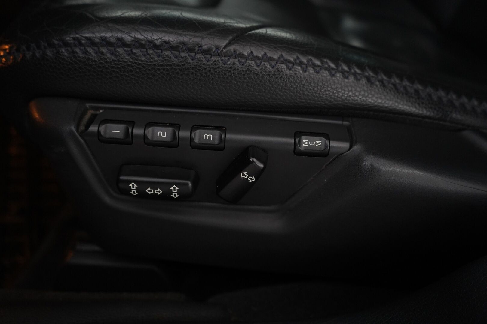 Volvo XC70 2005 2.4D AWD Summum Business * - YritysOutlet - Myydään vain yrityksille * - Koukku / Nahkasisusta / Muistipenkki / Vakkari 