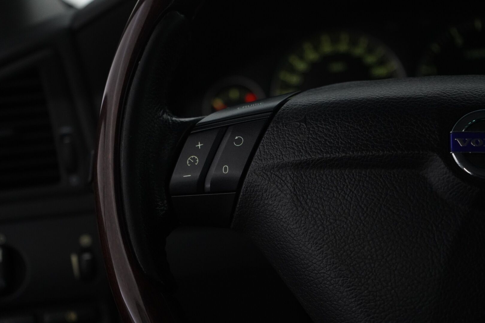 Volvo XC70 2005 2.4D AWD Summum Business * - YritysOutlet - Myydään vain yrityksille * - Koukku / Nahkasisusta / Muistipenkki / Vakkari 