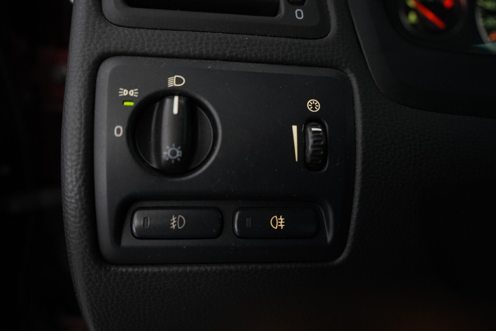 Volvo XC70 2005 2.4D AWD Summum Business * - YritysOutlet - Myydään vain yrityksille * - Koukku / Nahkasisusta / Muistipenkki / Vakkari 