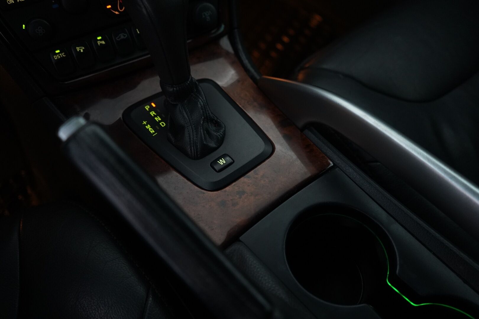 Volvo XC70 2005 2.4D AWD Summum Business * - YritysOutlet - Myydään vain yrityksille * - Koukku / Nahkasisusta / Muistipenkki / Vakkari 