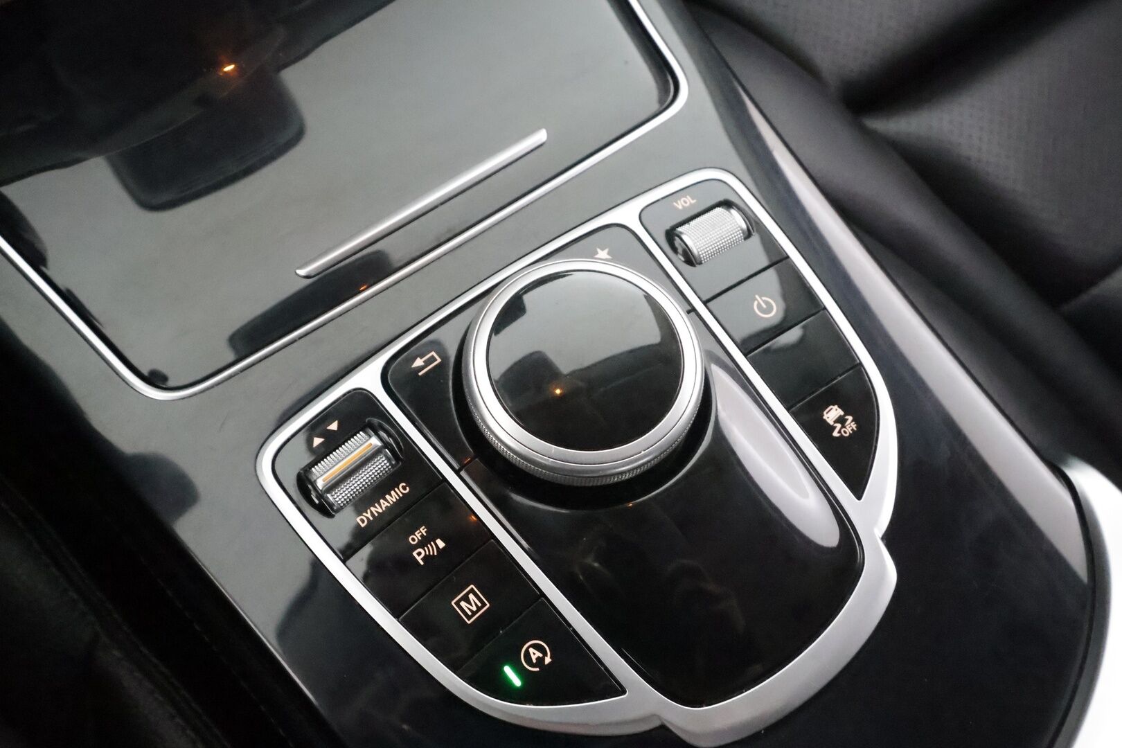 Mercedes-Benz GLC 2018 220 d 4Matic A Premium Business * Distronic / Sportnahat / ILS-LED / P.Kamera / Navi / Bluetooth * - Webasto / Koukku / Suomi-auto / Kahdet renkaat