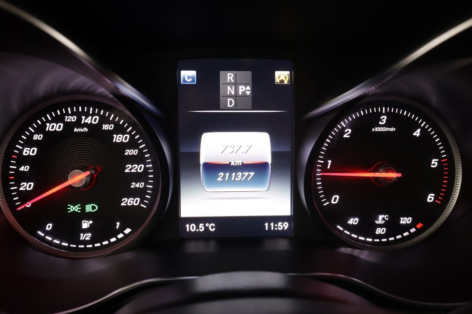 Mercedes-Benz GLC 2018 220 d 4Matic A Premium Business * Distronic / Sportnahat / ILS-LED / P.Kamera / Navi / Bluetooth * - Webasto / Koukku / Suomi-auto / Kahdet renkaat