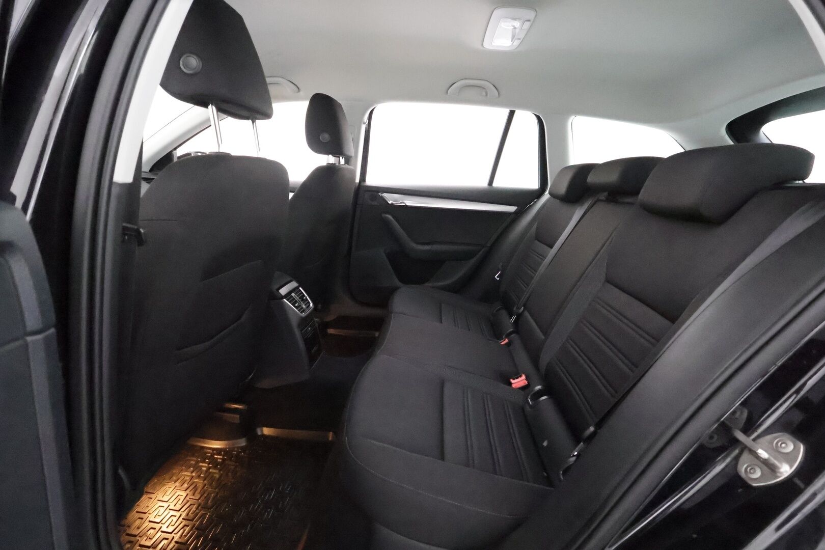 Skoda Octavia 2018 Combi 1,5 TSI Ambition DSG Autom. **Facelift / Vakkari / Lohko / Apple&Android / P.tutka** - Suomi-auto / Merkkihuollettu 