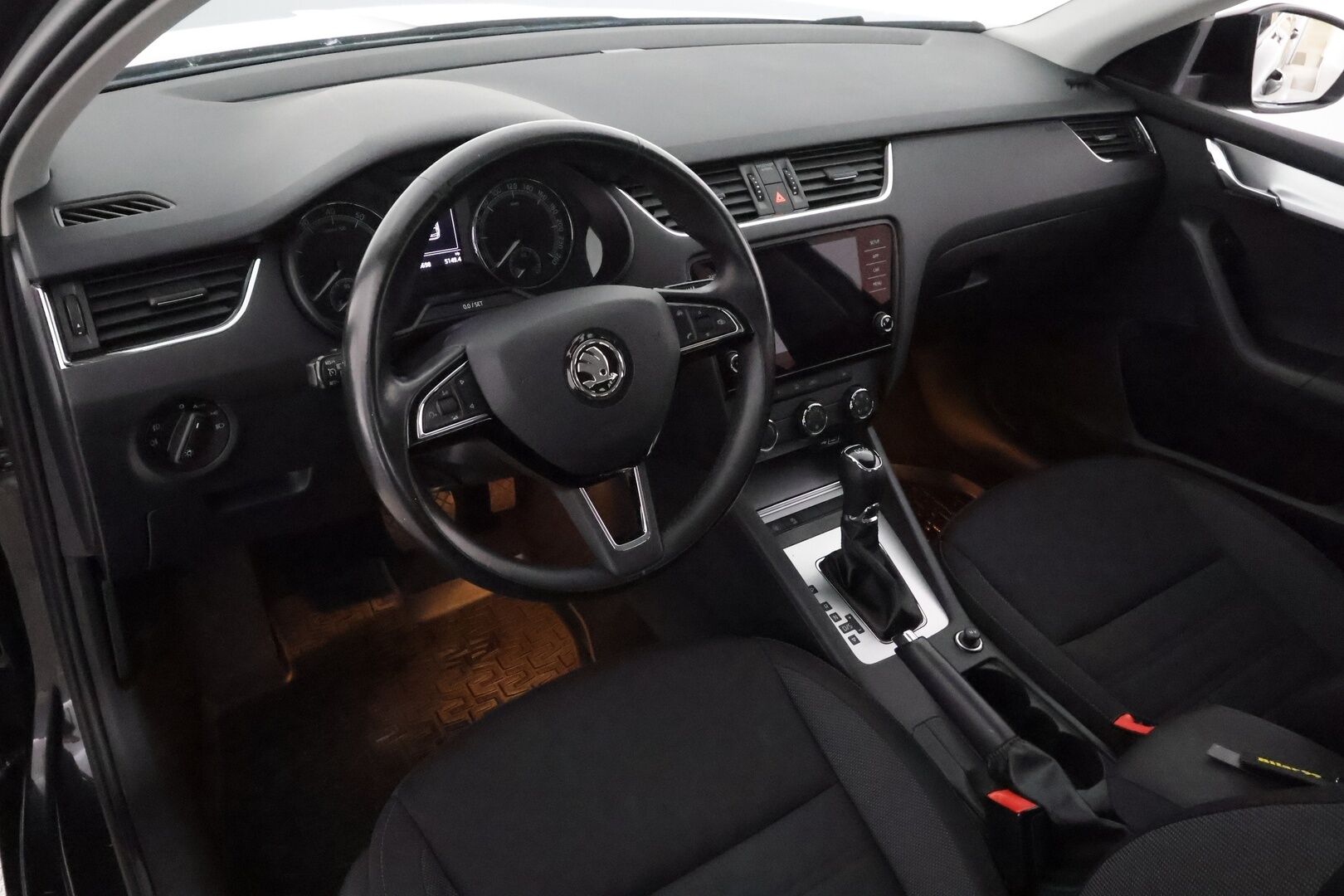 Skoda Octavia 2018 Combi 1,5 TSI Ambition DSG Autom. **Facelift / Vakkari / Lohko / Apple&Android / P.tutka** - Suomi-auto / Merkkihuollettu 