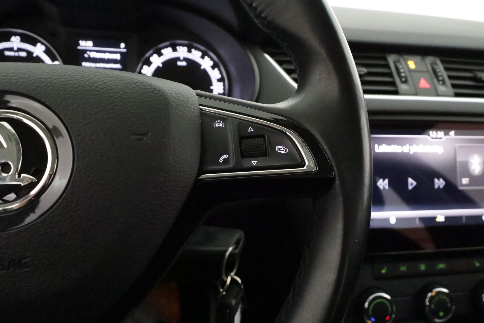 Skoda Octavia 2018 Combi 1,5 TSI Ambition DSG Autom. **Facelift / Vakkari / Lohko / Apple&Android / P.tutka** - Suomi-auto / Merkkihuollettu 