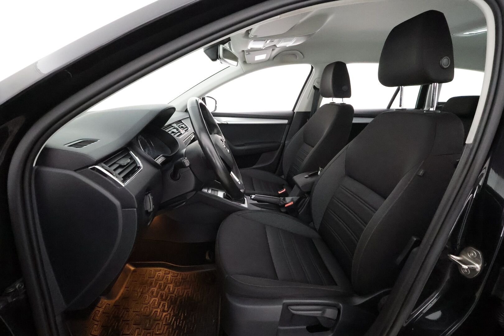 Skoda Octavia 2018 Combi 1,5 TSI Ambition DSG Autom. **Facelift / Vakkari / Lohko / Apple&Android / P.tutka** - Suomi-auto / Merkkihuollettu 