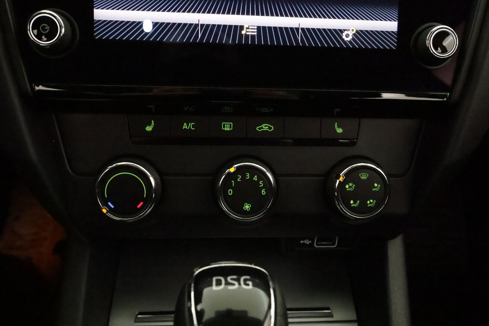 Skoda Octavia 2018 Combi 1,5 TSI Ambition DSG Autom. **Facelift / Vakkari / Lohko / Apple&Android / P.tutka** - Suomi-auto / Merkkihuollettu 
