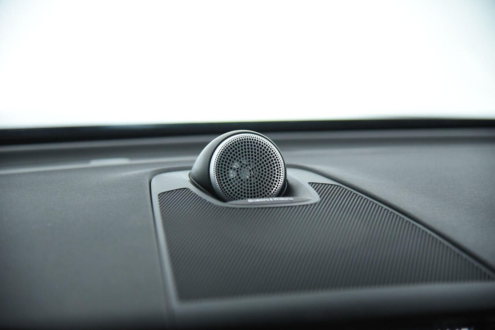 Volvo XC60 2018 T8 AWD Inscription aut / B&W / Four-C / Webasto / Pilot assist / Panorama / Muistipenkit / P-kamera / Koukku - Suomi-Auto / Merkkihuollettu! / Tuoreesti huollettu / Keyless / Huippu varusteilla! 