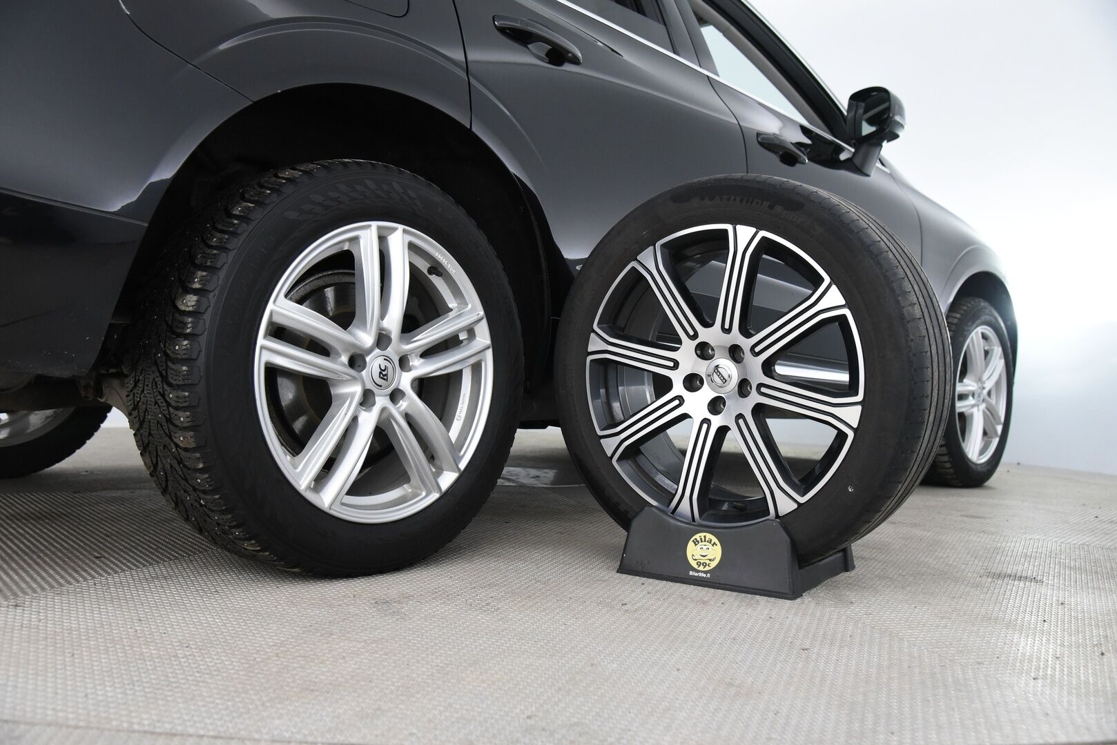 Volvo XC60 2018 T8 AWD Inscription aut / B&W / Four-C / Webasto / Pilot assist / Panorama / Muistipenkit / P-kamera / Koukku - Suomi-Auto / Merkkihuollettu! / Tuoreesti huollettu / Keyless / Huippu varusteilla! 