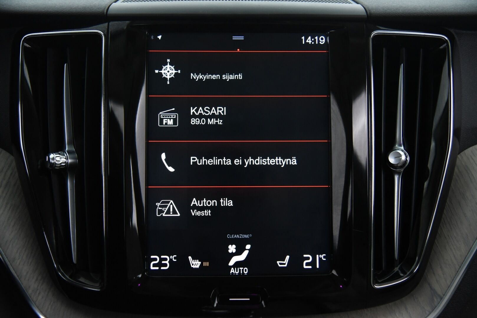 Volvo XC60 2018 T8 AWD Inscription aut / B&W / Four-C / Webasto / Pilot assist / Panorama / Muistipenkit / P-kamera / Koukku - Suomi-Auto / Merkkihuollettu! / Tuoreesti huollettu / Keyless / Huippu varusteilla! 