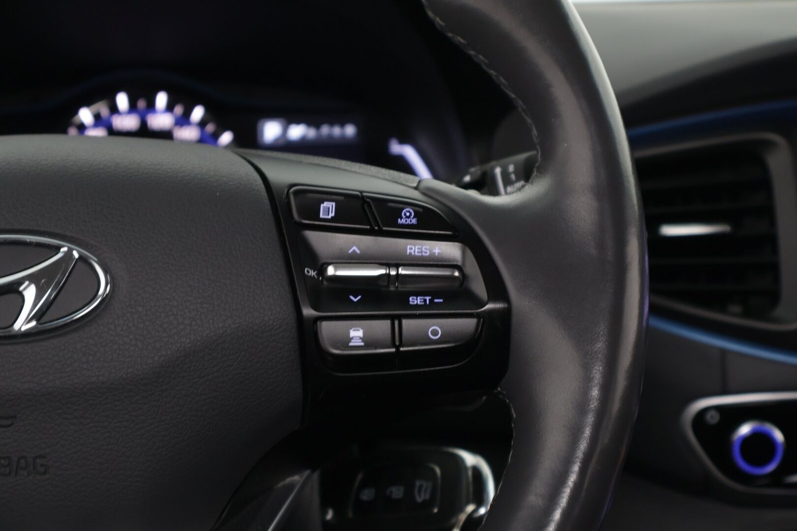 Hyundai IONIQ hybrid 2018 DCT Comfort *Suomi-auto / Adapt. vakkari / P.kamera / Lohko / Ohjauspyörän lämmitys!* - *Siisti / Continental Kitkat!*