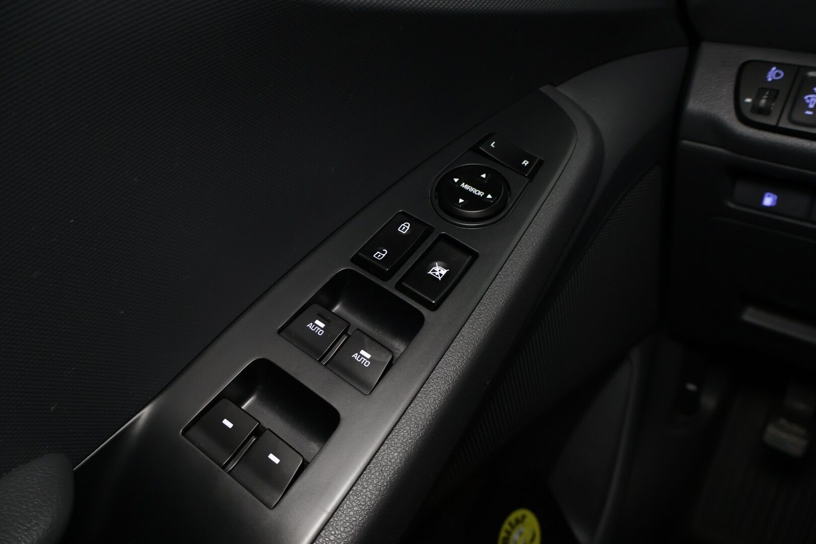 Hyundai IONIQ hybrid 2018 DCT Comfort *Suomi-auto / Adapt. vakkari / P.kamera / Lohko / Ohjauspyörän lämmitys!* - *Siisti / Continental Kitkat!*