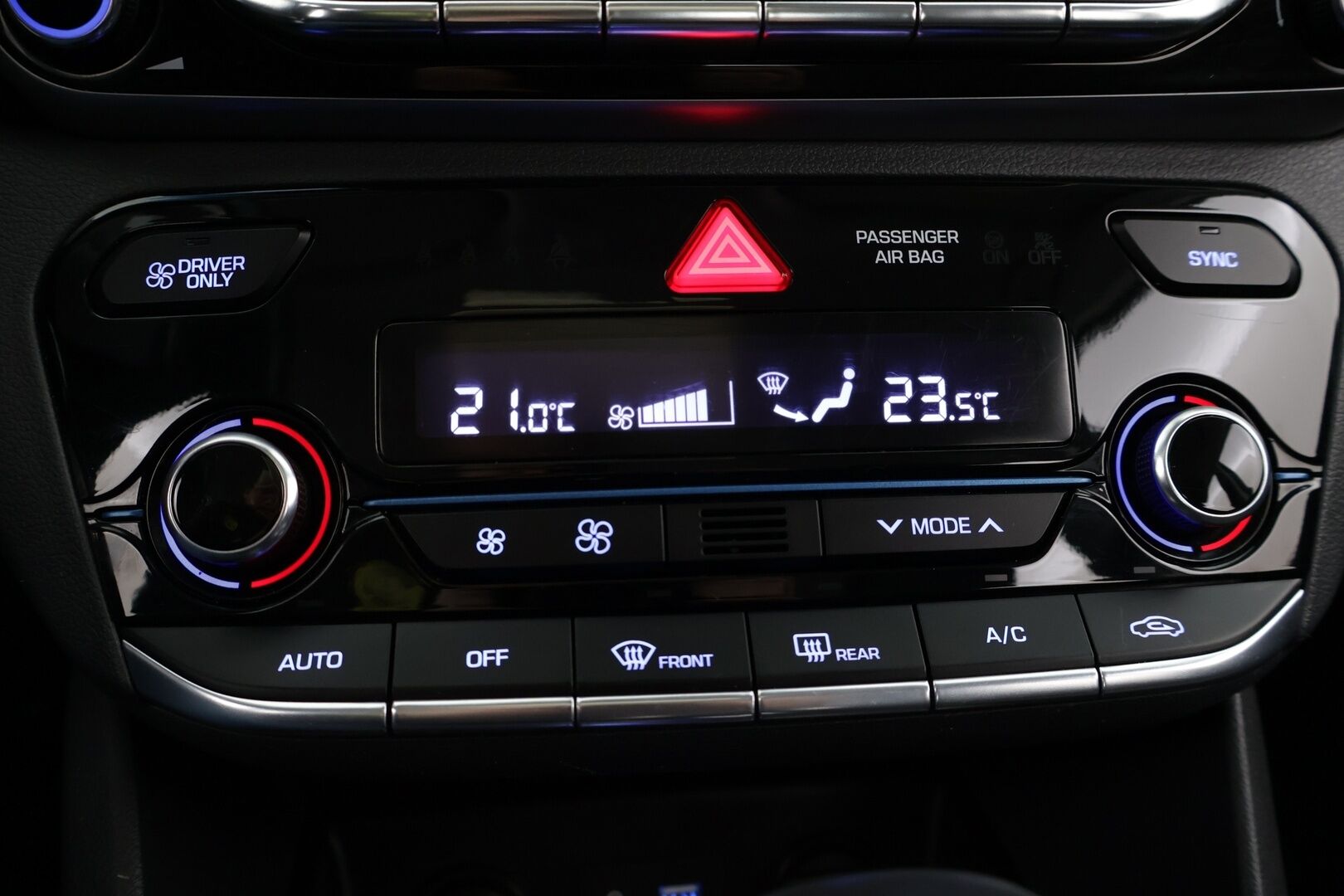 Hyundai IONIQ hybrid 2018 DCT Comfort *Suomi-auto / Adapt. vakkari / P.kamera / Lohko / Ohjauspyörän lämmitys!* - *Siisti / Continental Kitkat!*