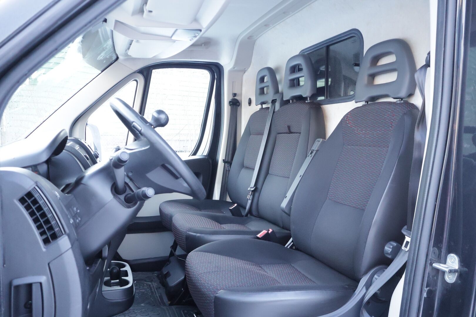 Peugeot Boxer 2018 335 L3H2 pitkä BlueHDi 130 *Suomiauto / Peruutuskamera / Vetokoukku / Webasto / Bluetooth / Vakkari* - *Maltilliset kilometrit! / Siistinä pidetty yksilö kaksilla renkailla*