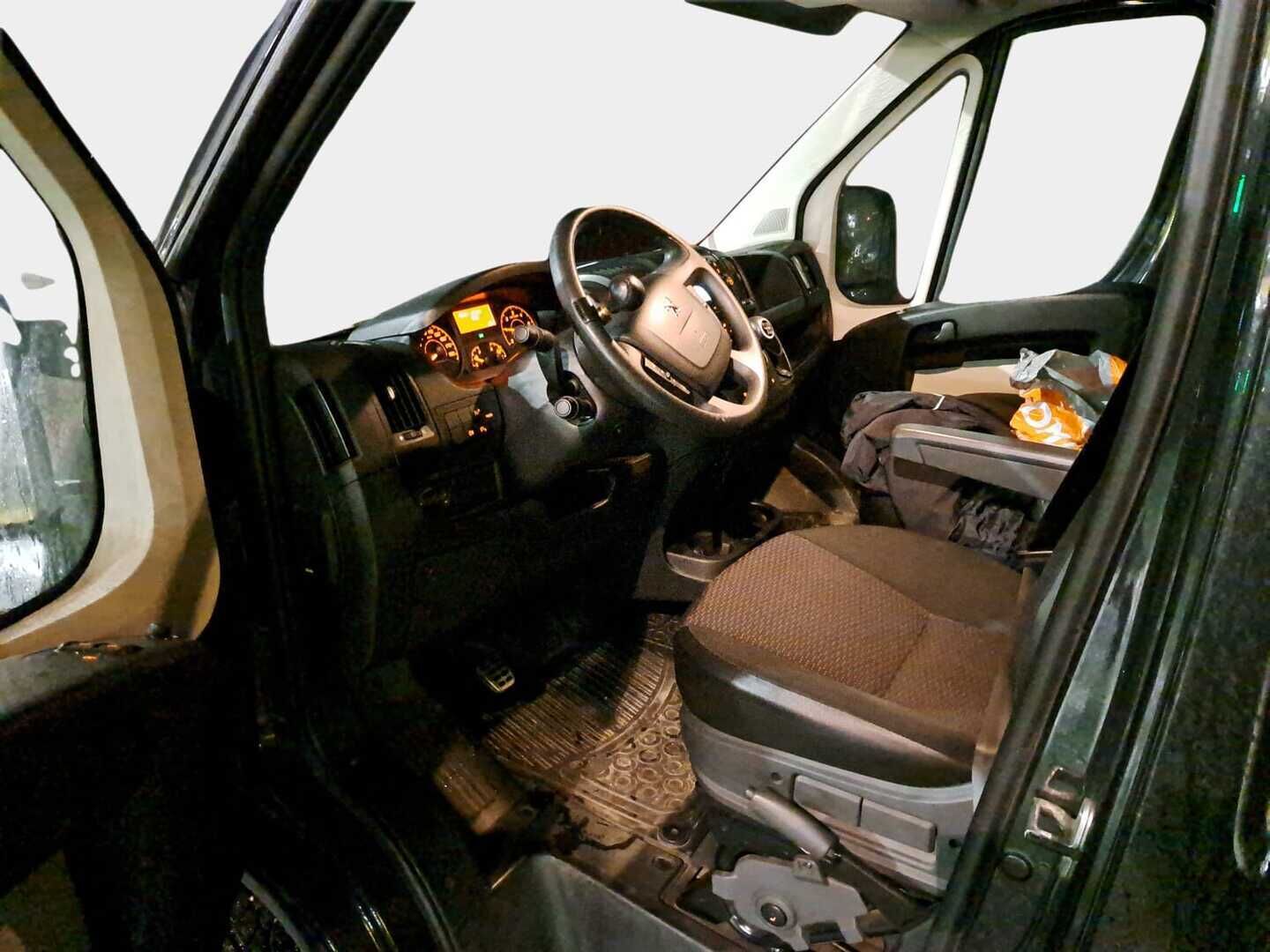 Peugeot Boxer 2018 335 L3H2 pitkä BlueHDi 130 *Suomiauto / Peruutuskamera / Vetokoukku / Webasto / Bluetooth / Vakkari* - *Maltilliset kilometrit! / Siistinä pidetty yksilö kaksilla renkailla*