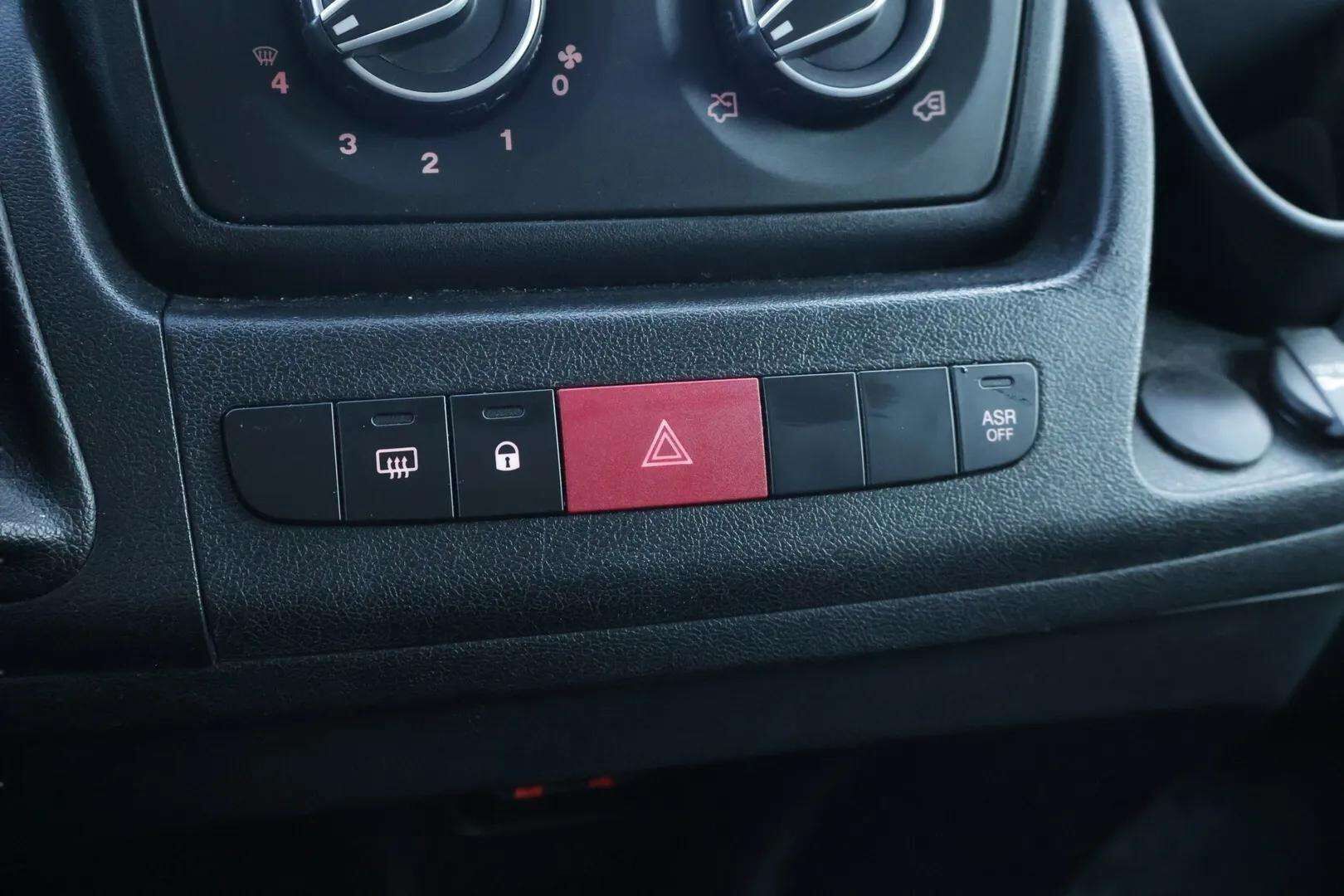 Peugeot Boxer 2018 335 L3H2 pitkä BlueHDi 130 *Suomiauto / Peruutuskamera / Vetokoukku / Webasto / Bluetooth / Vakkari* - * Maltilliset kilometrit! / Jakopää tehty 72tkm / Siistinä pidetty yksilö kaksilla renkailla * - HULLUT AVAJAISHULINAT KORKOTARJOUS 3,29 %