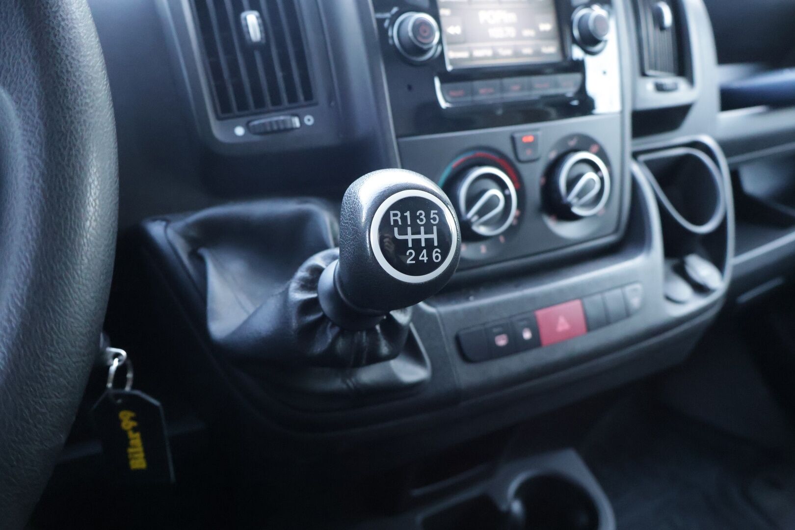 Peugeot Boxer 2018 335 L3H2 pitkä BlueHDi 130 *Suomiauto / Peruutuskamera / Vetokoukku / Webasto / Bluetooth / Vakkari* - *Maltilliset kilometrit! / Siistinä pidetty yksilö kaksilla renkailla*