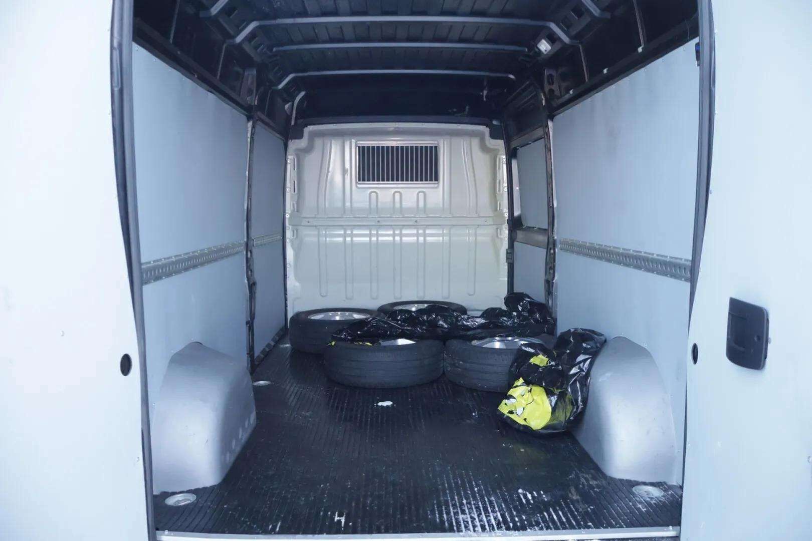 Peugeot Boxer 2018 335 L3H2 pitkä BlueHDi 130 *Suomiauto / Peruutuskamera / Vetokoukku / Webasto / Bluetooth / Vakkari* - * Maltilliset kilometrit! / Jakopää tehty 72tkm / Siistinä pidetty yksilö kaksilla renkailla * - HULLUT AVAJAISHULINAT KORKOTARJOUS 3,29 %