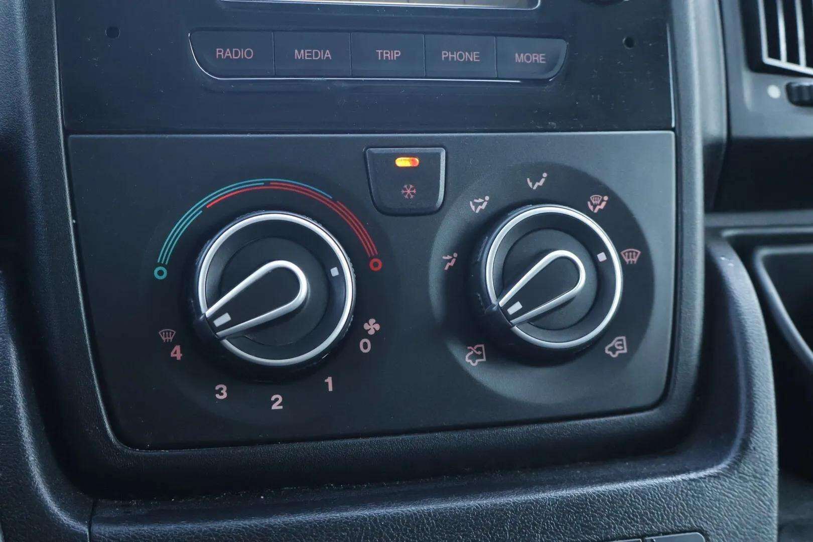 Peugeot Boxer 2018 335 L3H2 pitkä BlueHDi 130 *Suomiauto / Peruutuskamera / Vetokoukku / Webasto / Bluetooth / Vakkari* - * Maltilliset kilometrit! / Jakopää tehty 72tkm / Siistinä pidetty yksilö kaksilla renkailla * - HULLUT AVAJAISHULINAT KORKOTARJOUS 3,29 %