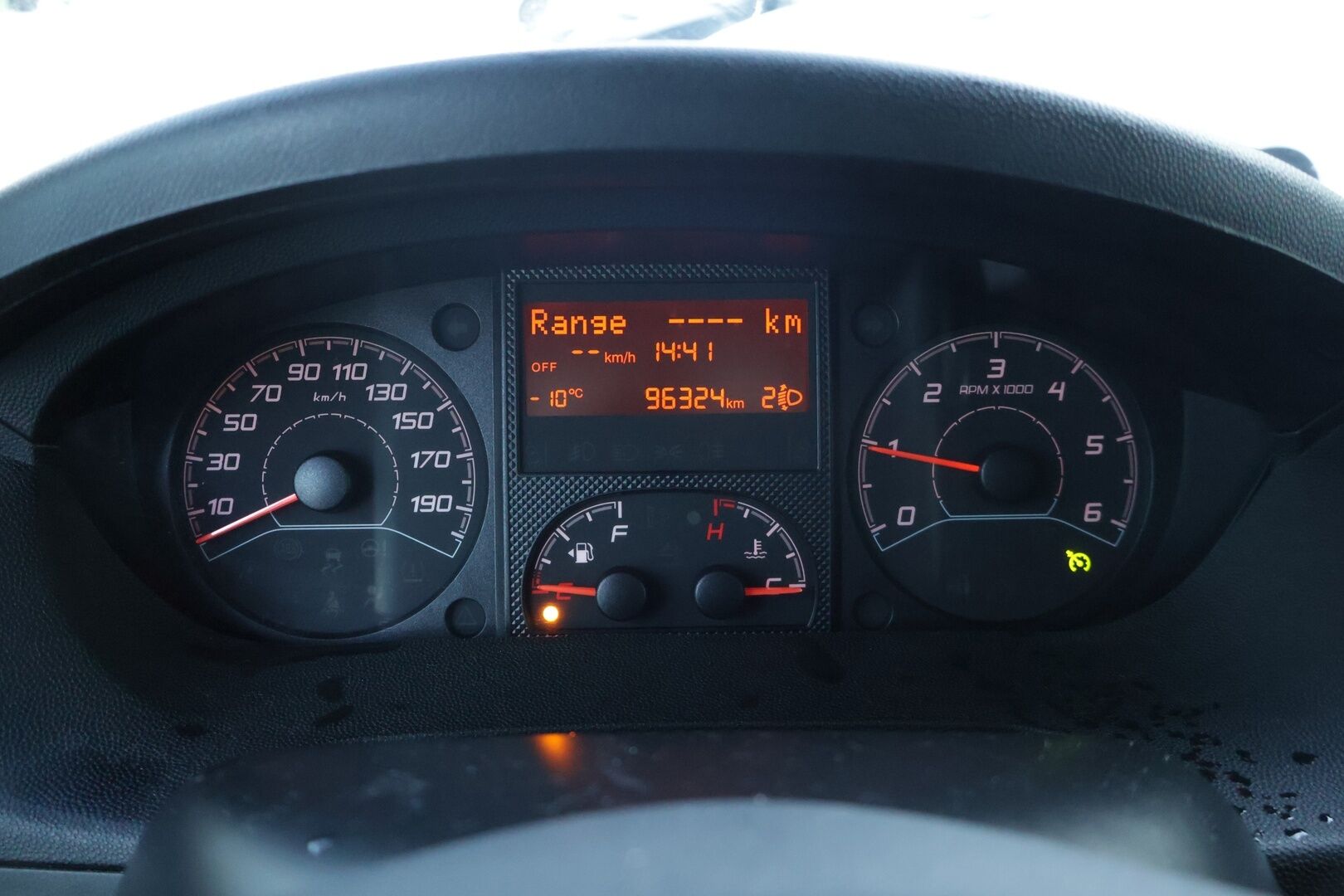 Peugeot Boxer 2018 335 L3H2 pitkä BlueHDi 130 *Suomiauto / Peruutuskamera / Vetokoukku / Webasto / Bluetooth / Vakkari* - *Maltilliset kilometrit! / Siistinä pidetty yksilö kaksilla renkailla*