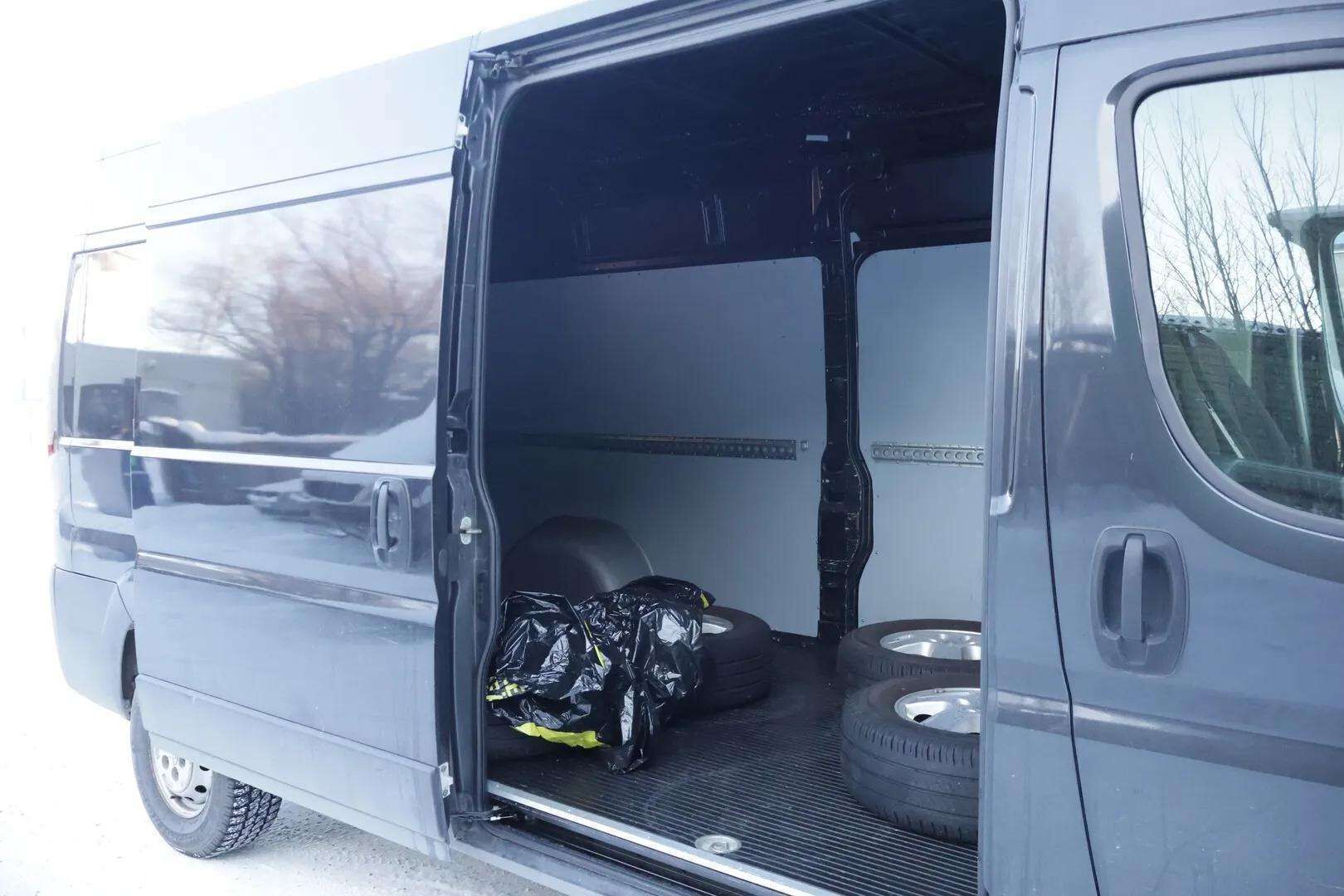 Peugeot Boxer 2018 335 L3H2 pitkä BlueHDi 130 *Suomiauto / Peruutuskamera / Vetokoukku / Webasto / Bluetooth / Vakkari* - * Maltilliset kilometrit! / Jakopää tehty 72tkm / Siistinä pidetty yksilö kaksilla renkailla * - HULLUT AVAJAISHULINAT KORKOTARJOUS 3,29 %