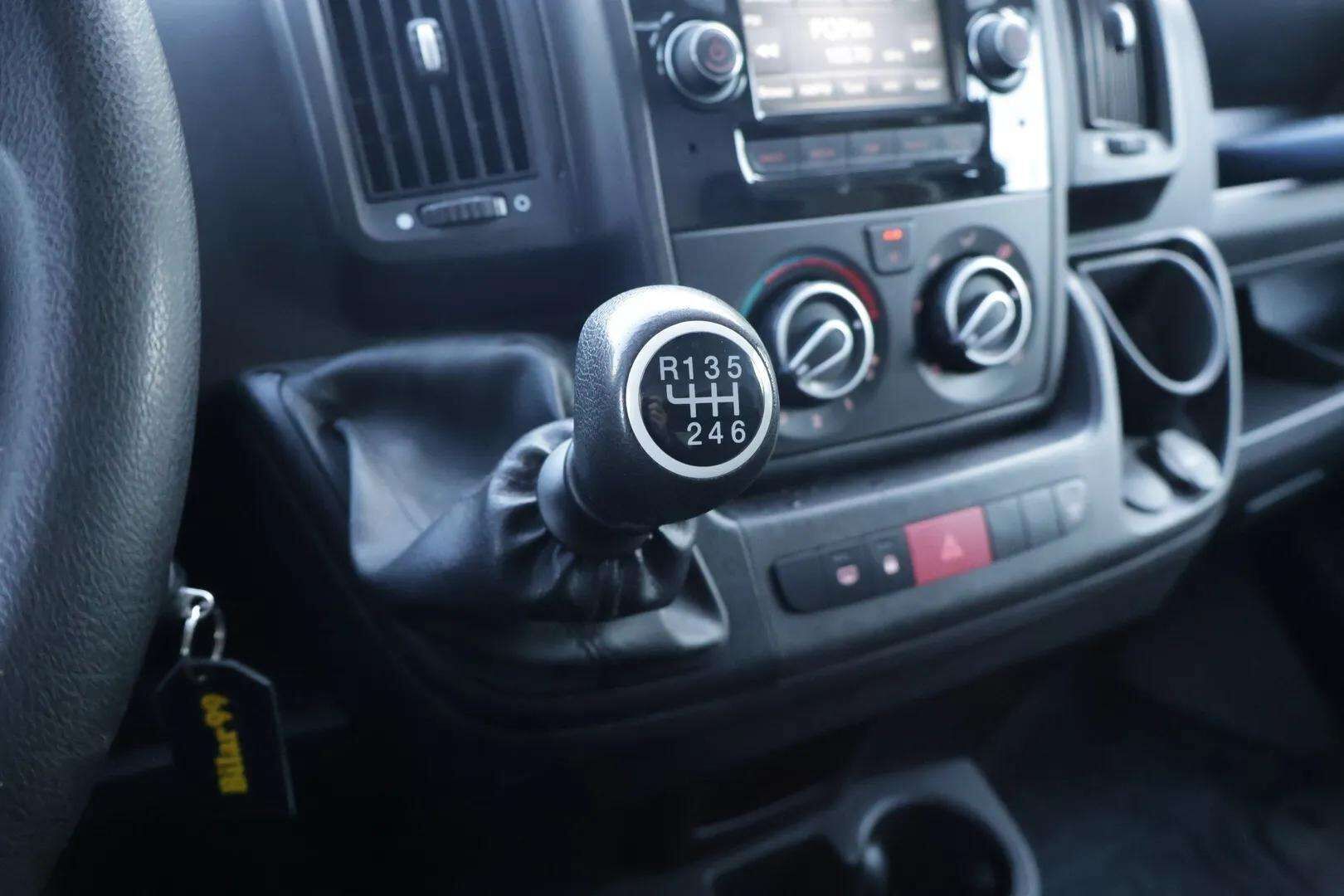 Peugeot Boxer 2018 335 L3H2 pitkä BlueHDi 130 *Suomiauto / Peruutuskamera / Vetokoukku / Webasto / Bluetooth / Vakkari* - * Maltilliset kilometrit! / Jakopää tehty 72tkm / Siistinä pidetty yksilö kaksilla renkailla * - HULLUT AVAJAISHULINAT KORKOTARJOUS 3,29 %