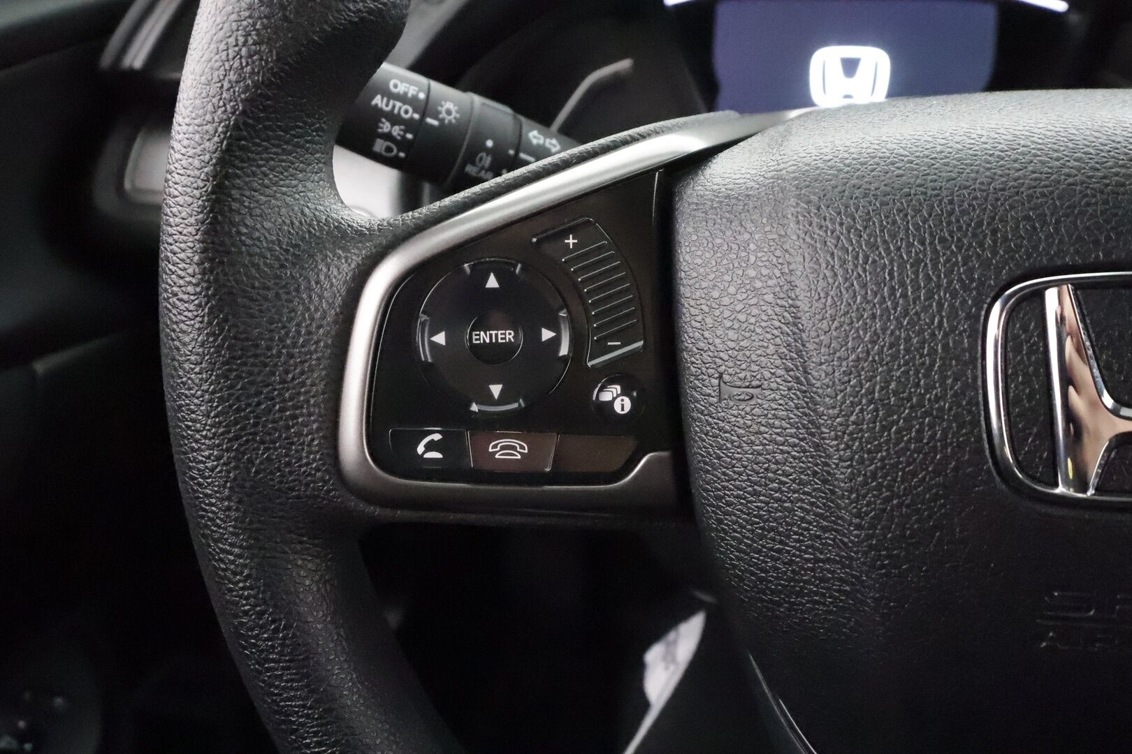 Honda Civic 2018 HB 129 hv Business - | ACC | 1-om suomiauto | Lane Assist | Bluetooth | Aut. ilmastointi | Penkinlämmittimet | Hätäjarrutusavustin | 2x renkaat aluin | Huoltokirja | 