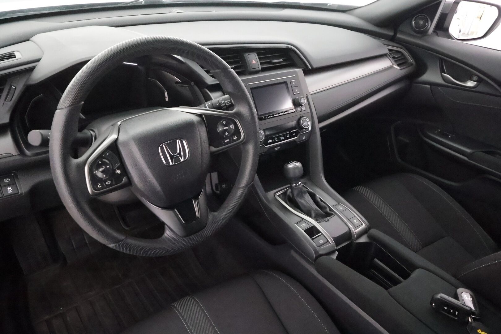 Honda Civic 2018 HB 129 hv Business - | ACC | 1-om suomiauto | Lane Assist | Bluetooth | Aut. ilmastointi | Penkinlämmittimet | Hätäjarrutusavustin | 2x renkaat aluin | Huoltokirja | 