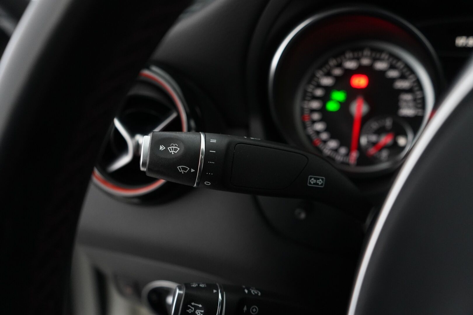 Mercedes-Benz CLA 2018 220 d 4Matic A Business AMG * ACC / Webasto / Koukku / Harman&Kardon / Kamera / Panorama* - AMG / Myydää juuri katsastettuna ja huollettuna / SUPER VARUSTEET!