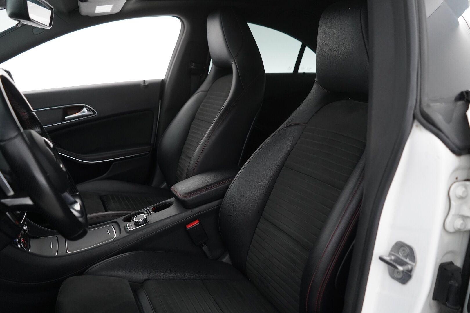 Mercedes-Benz CLA 2018 220 d 4Matic A Business AMG * ACC / Webasto / Koukku / Harman&Kardon / Kamera / Panorama* - AMG / Juuri katsastettu / 1200€ huolto juuri tehty! / SUPER VARUSTEET!