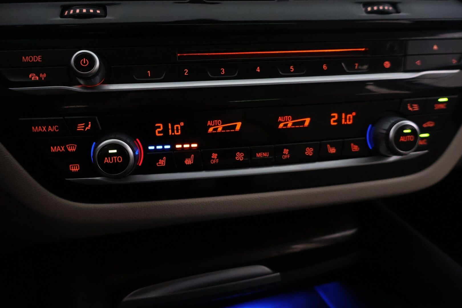 BMW 520 2018 G30 Sedan 520d A xDrive Business Comfort * ACC / DAP / 360 kamera / Webasto / Harman/Kardon / Kattoluukku / Sähkökontti - 2x renkaat ja vanteet / Merkkihuollettu / Imuovet / Ilmastoidut penkit muistilla / Display key - HULLUT AVAJAISHULINAT KORKOTARJOUS 3,29 %