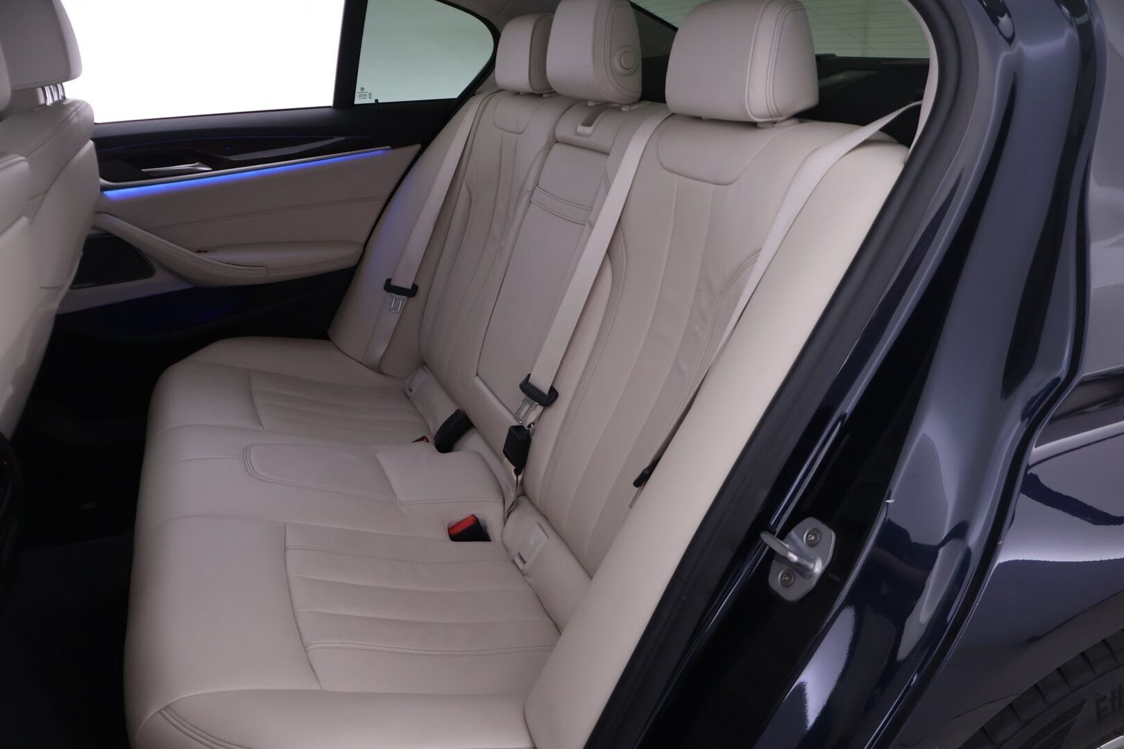 BMW 520 2018 G30 Sedan 520d A xDrive Business Comfort * ACC / DAP / 360 kamera / Webasto / Harman/Kardon / Kattoluukku / Sähkökontti - 2x renkaat ja vanteet / Merkkihuollettu / Imuovet / Ilmastoidut penkit muistilla / Display key - HULLUT AVAJAISHULINAT KORKOTARJOUS 3,29 %