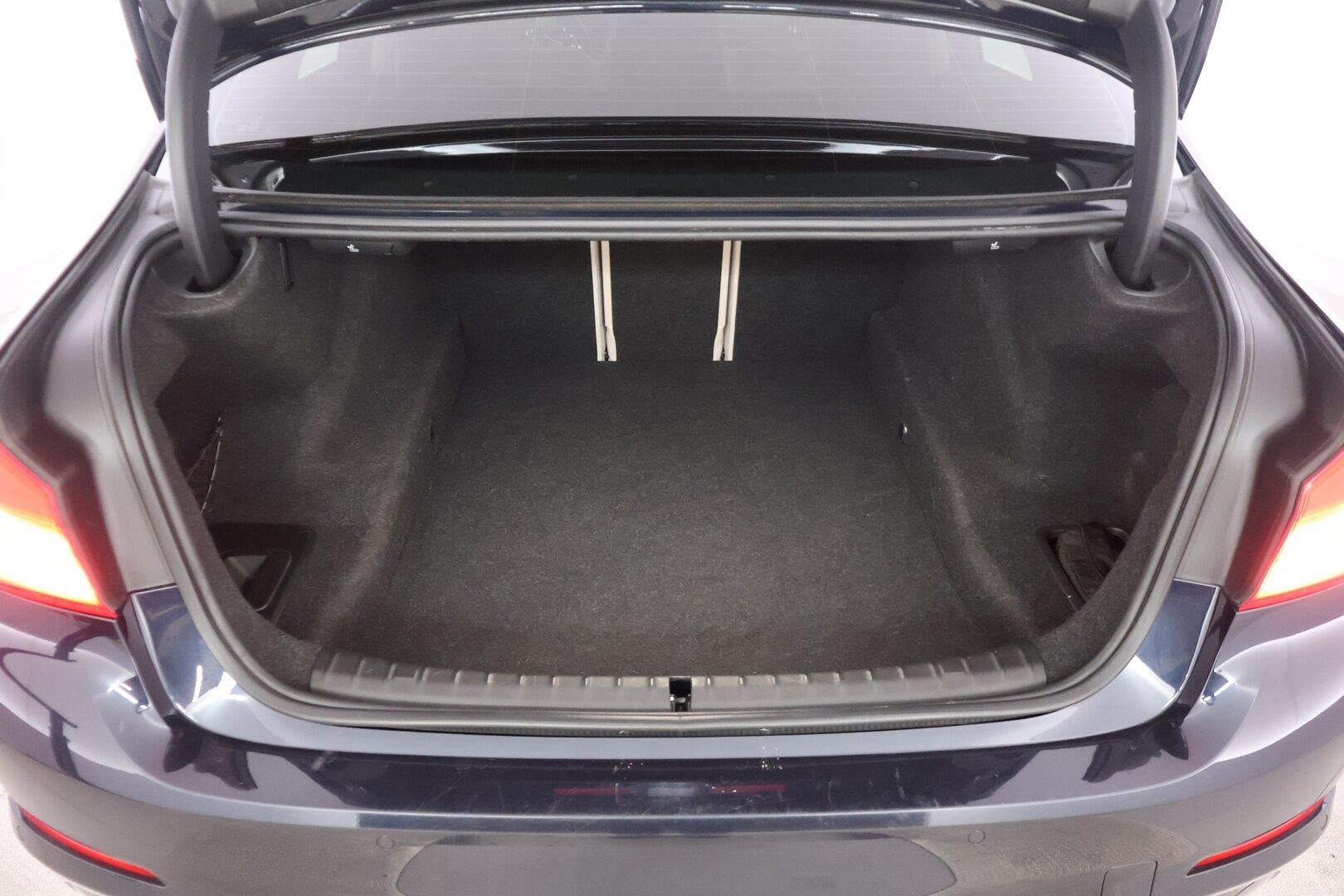 BMW 520 2018 G30 Sedan 520d A xDrive Business Comfort * ACC / DAP / 360 kamera / Webasto / Harman/Kardon / Kattoluukku / Sähkökontti - 2x renkaat ja vanteet / Merkkihuollettu / Imuovet / Ilmastoidut penkit muistilla / Display key - HULLUT AVAJAISHULINAT KORKOTARJOUS 3,29 %