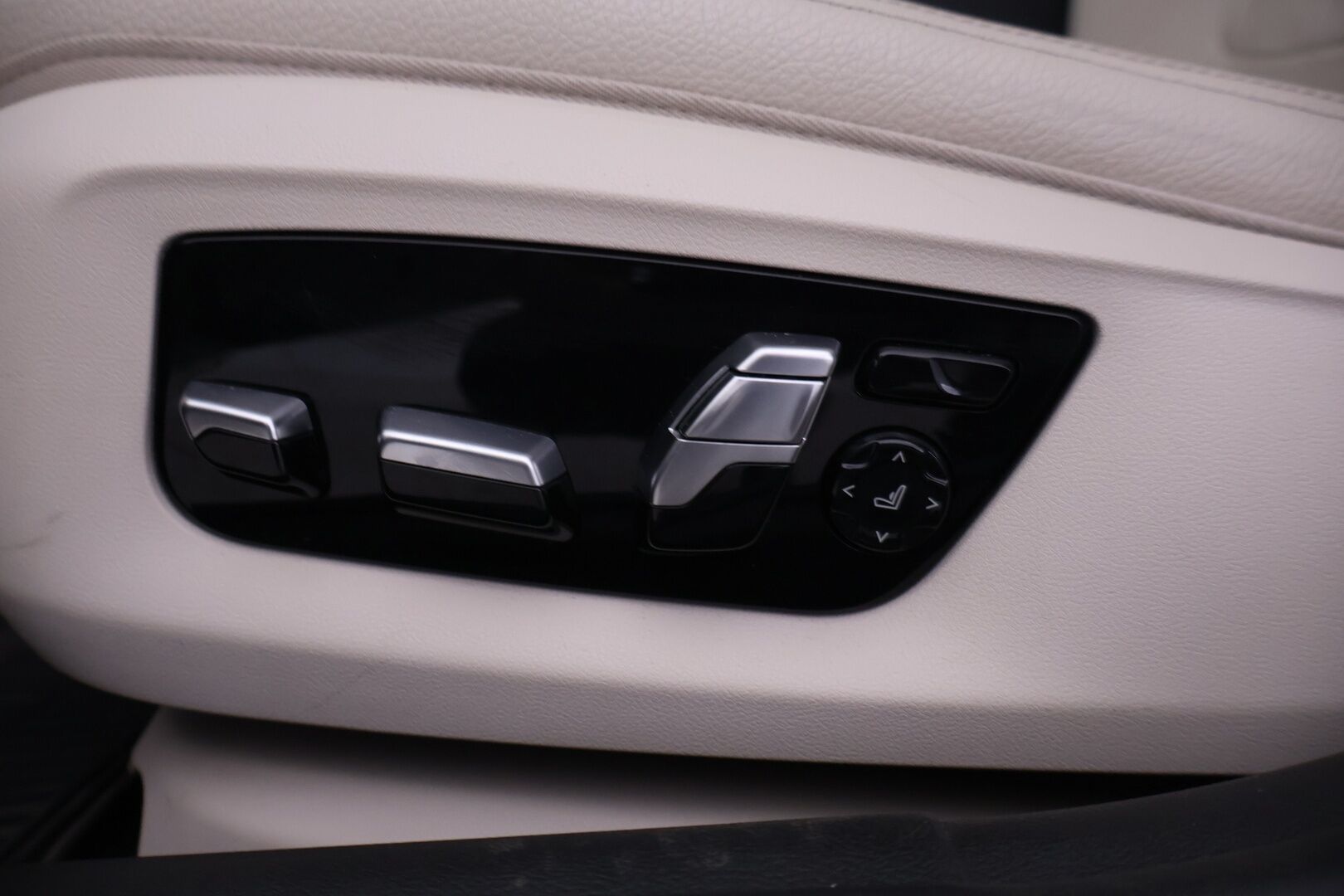 BMW 520 2018 G30 Sedan 520d A xDrive Business Comfort * ACC / DAP / 360 kamera / Webasto / Harman/Kardon / Kattoluukku / Sähkökontti - 2x renkaat ja vanteet / Merkkihuollettu / Imuovet / Ilmastoidut penkit muistilla / Display key - HULLUT AVAJAISHULINAT KORKOTARJOUS 3,29 %