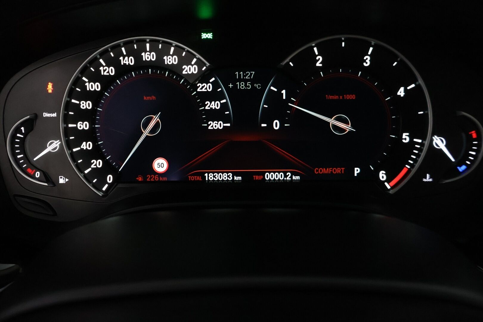 BMW 520 2018 G30 Sedan 520d A xDrive Business Comfort * ACC / DAP / 360 kamera / Webasto / Harman/Kardon / Kattoluukku / Sähkökontti - 2x renkaat ja vanteet / Merkkihuollettu / Imuovet / Ilmastoidut penkit muistilla / Display key - HULLUT AVAJAISHULINAT KORKOTARJOUS 3,29 %