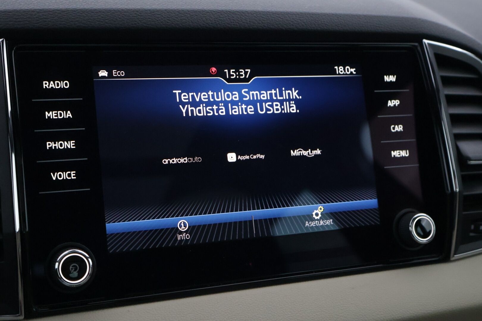 Skoda Karoq 2018 1,5 TSI Exclusive DSG Autom. - | Canton | Panoraama | Adaptiivinen vakionopeudensäädin | Nahkasisusta | Muistipenkki | Webasto | Keyless go & access | Lämmitettävä ratti ja tuulilasi | 