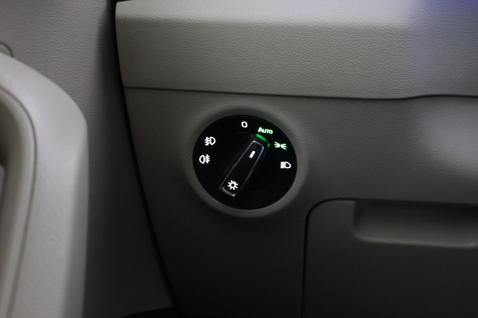 Skoda Karoq 2018 1,5 TSI Exclusive DSG Autom. - | Canton | Panoraama | Adaptiivinen vakionopeudensäädin | Nahkasisusta | Muistipenkki | Webasto | Keyless go & access | Lämmitettävä ratti ja tuulilasi | 