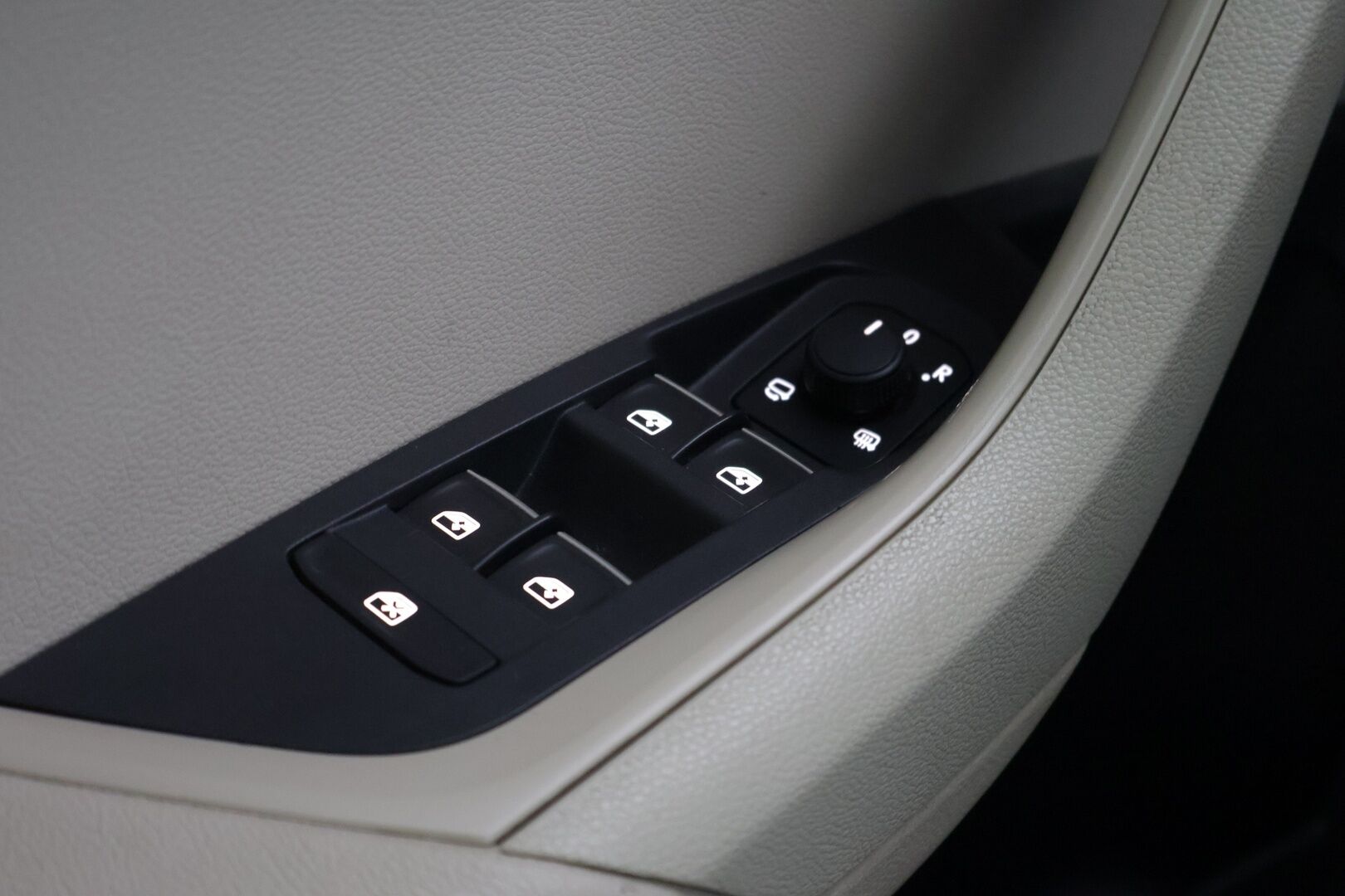 Skoda Karoq 2018 1,5 TSI Exclusive DSG Autom. - | Canton | Panoraama | Adaptiivinen vakionopeudensäädin | Nahkasisusta | Muistipenkki | Webasto | Keyless go & access | Lämmitettävä ratti ja tuulilasi | 