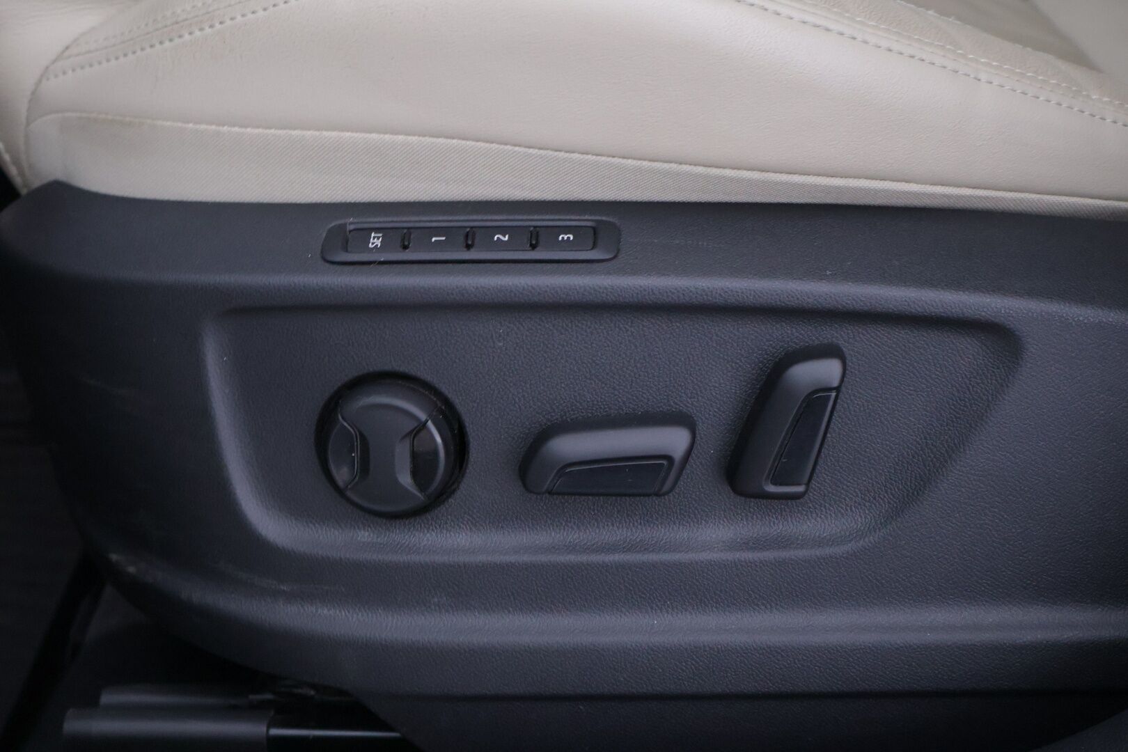 Skoda Karoq 2018 1,5 TSI Exclusive DSG Autom. - | Canton | Panoraama | Adaptiivinen vakionopeudensäädin | Nahkasisusta | Muistipenkki | Webasto | Keyless go & access | Lämmitettävä ratti ja tuulilasi | 