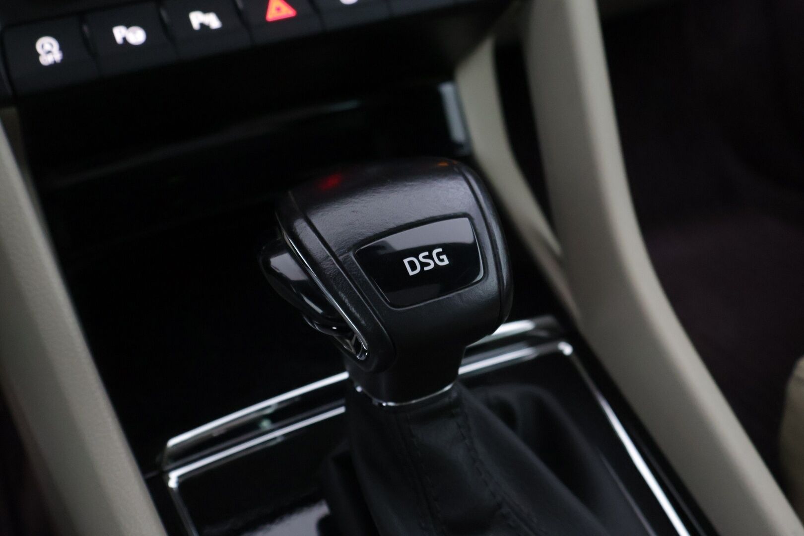 Skoda Karoq 2018 1,5 TSI Exclusive DSG Autom. - | Canton | Panoraama | Adaptiivinen vakionopeudensäädin | Nahkasisusta | Muistipenkki | Webasto | Keyless go & access | Lämmitettävä ratti ja tuulilasi | 