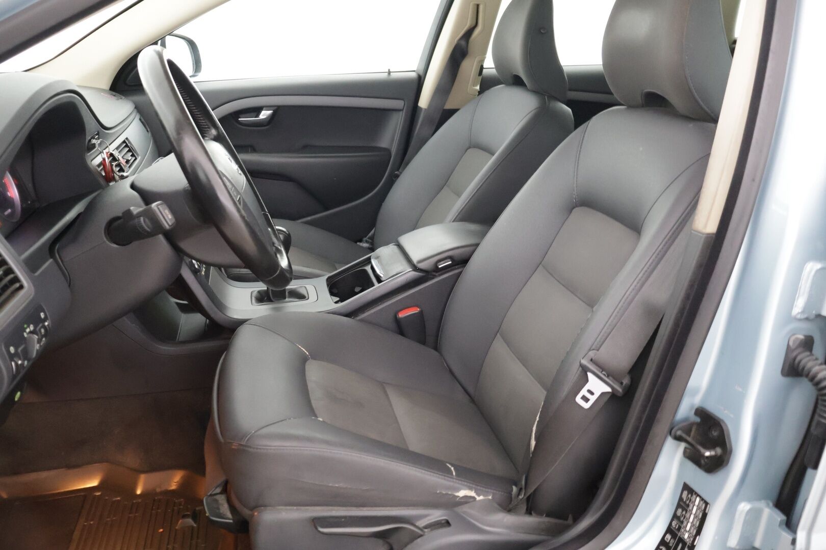 Volvo V70 2008 *MYYDÄÄN HUUTOKAUPAT.COM*