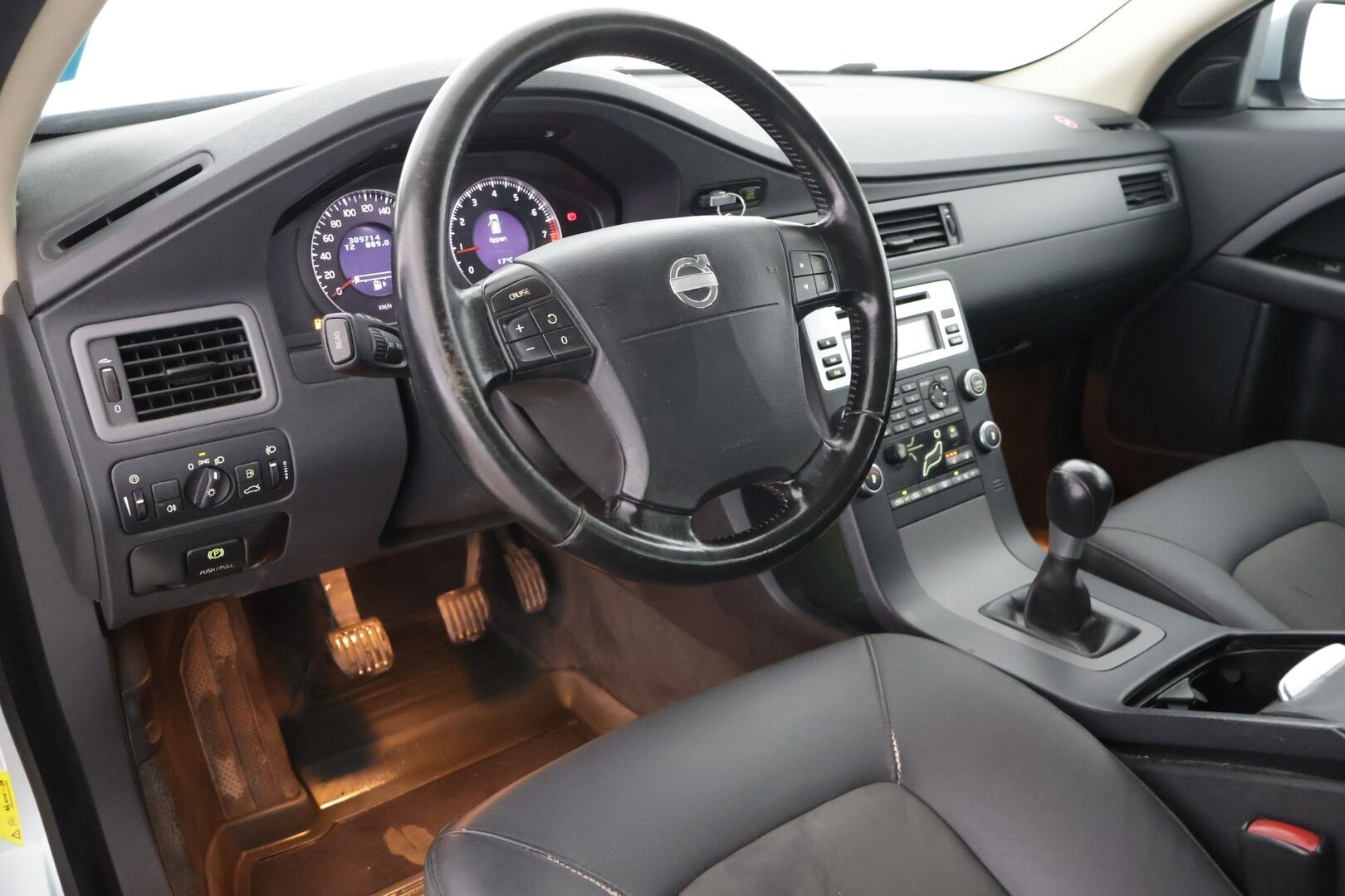 Volvo V70 2008 *MYYDÄÄN HUUTOKAUPAT.COM*