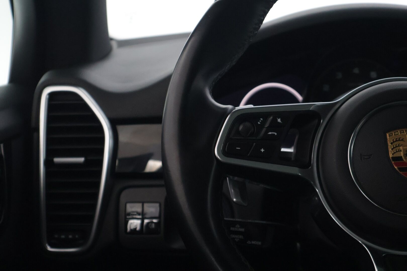 Porsche Cayenne 2019 E-Hybrid - |360-Kamera | 14-ist | BOSE | Sport Chrono | Panorama | Muisti | PASM | Sähköinen koukku | Kahdet Renkaat Näyttävillä Vanteilla | Viim. Huolto 3/26 |